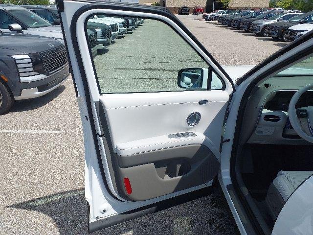 New 2026 White Pearl Hyundai SEL Premium image 29