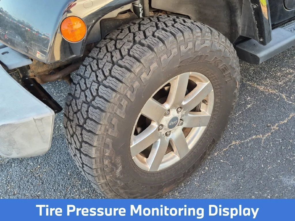 Used 2013  Jeep Sahara image 7