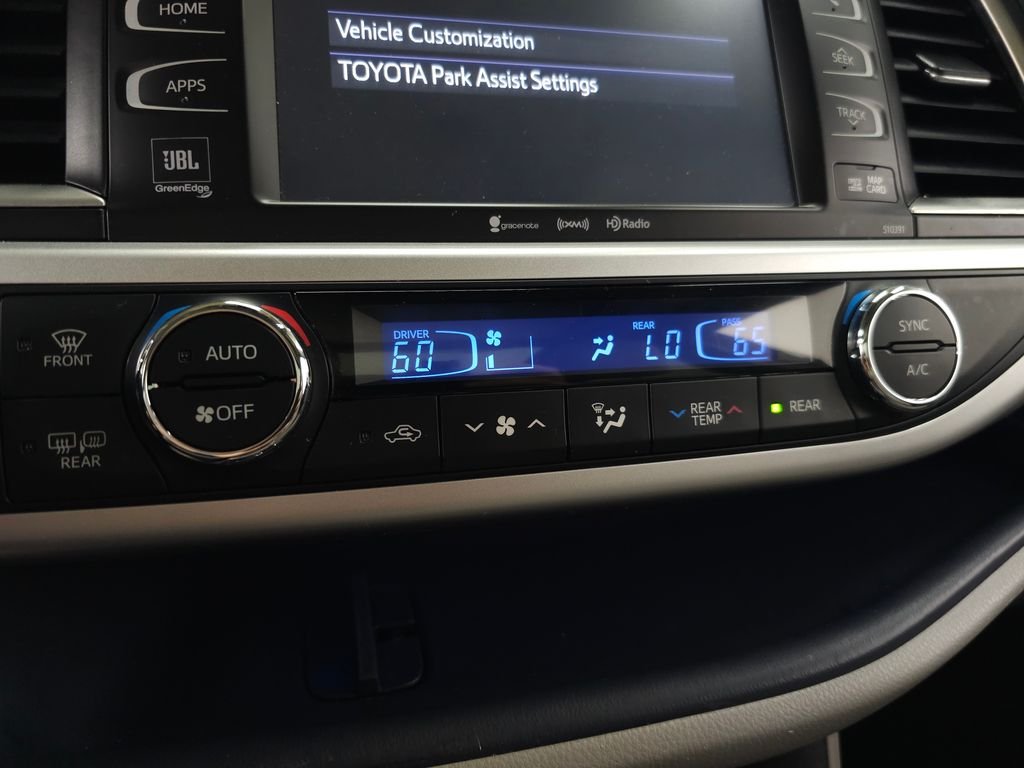 Used 2019 Blizzard Pearl Toyota Limited Platinum image 30