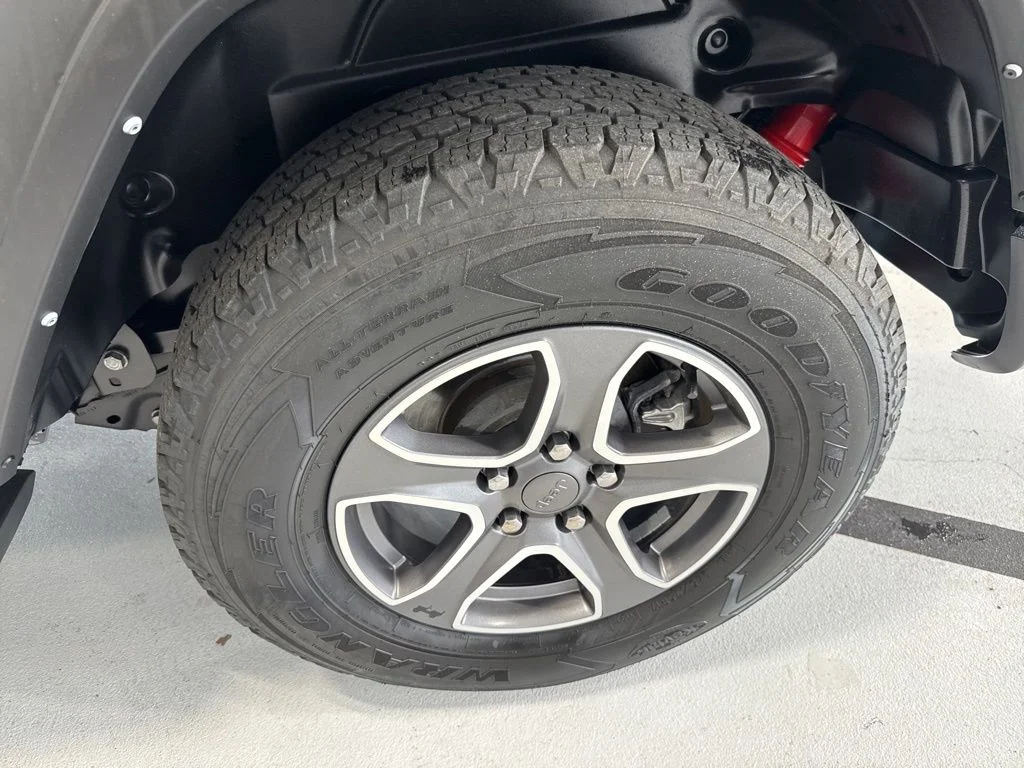 Used 2022 Gray Jeep Sport S image 10
