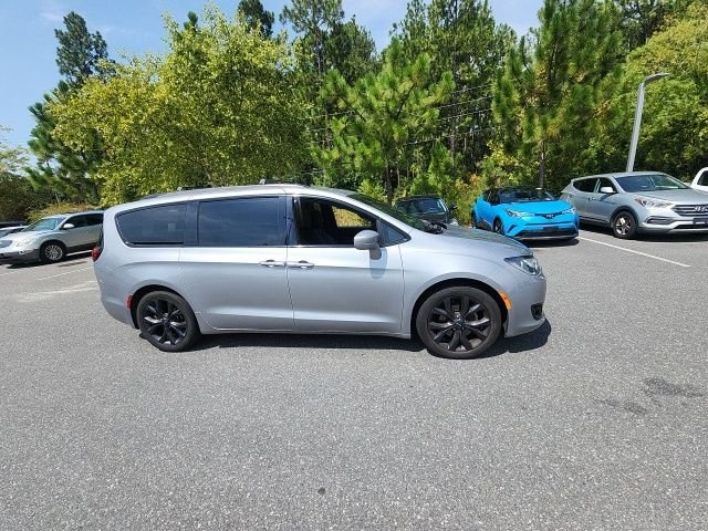 Used 2020 Silver Chrysler Touring L image 15