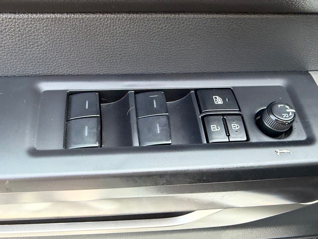 Used 2025 White Toyota SR5 image 22