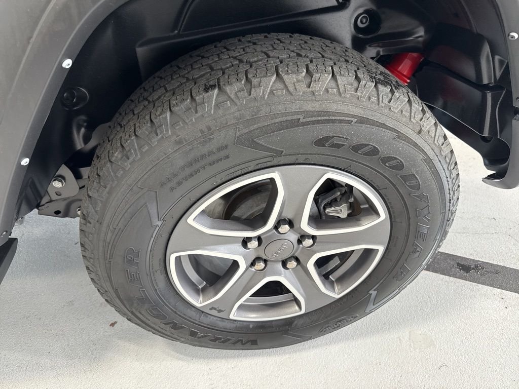 Used 2022 Gray Jeep Sport S image 10