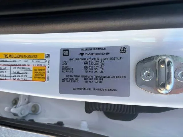 Used 2024 White Chevrolet Z71 image 29