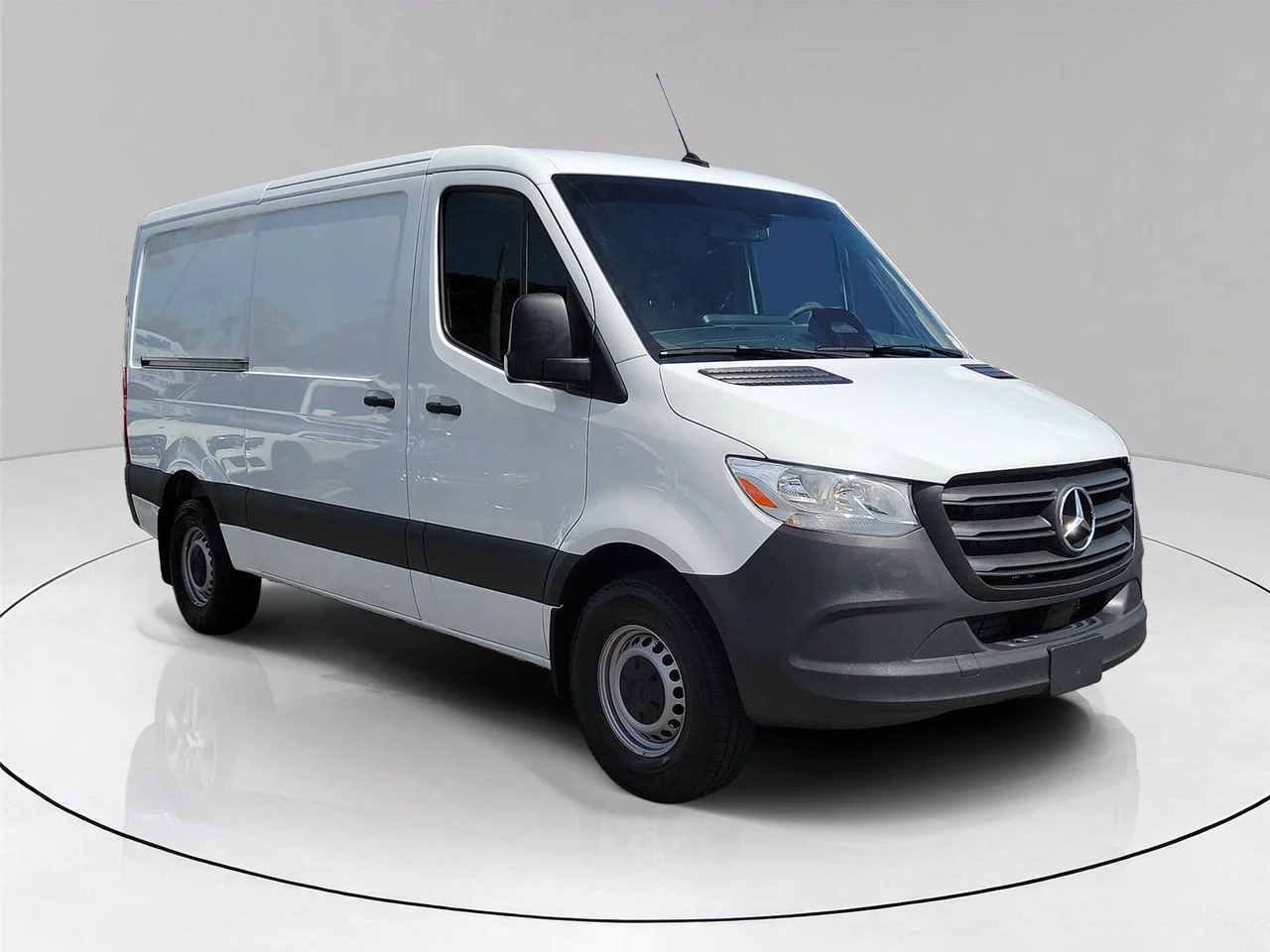 Used 2025 White Mercedes-Benz Cargo 144 WB image 3