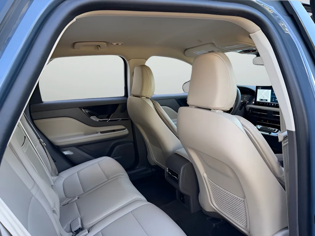 Used 2023 Blue Lincoln Standard image 28