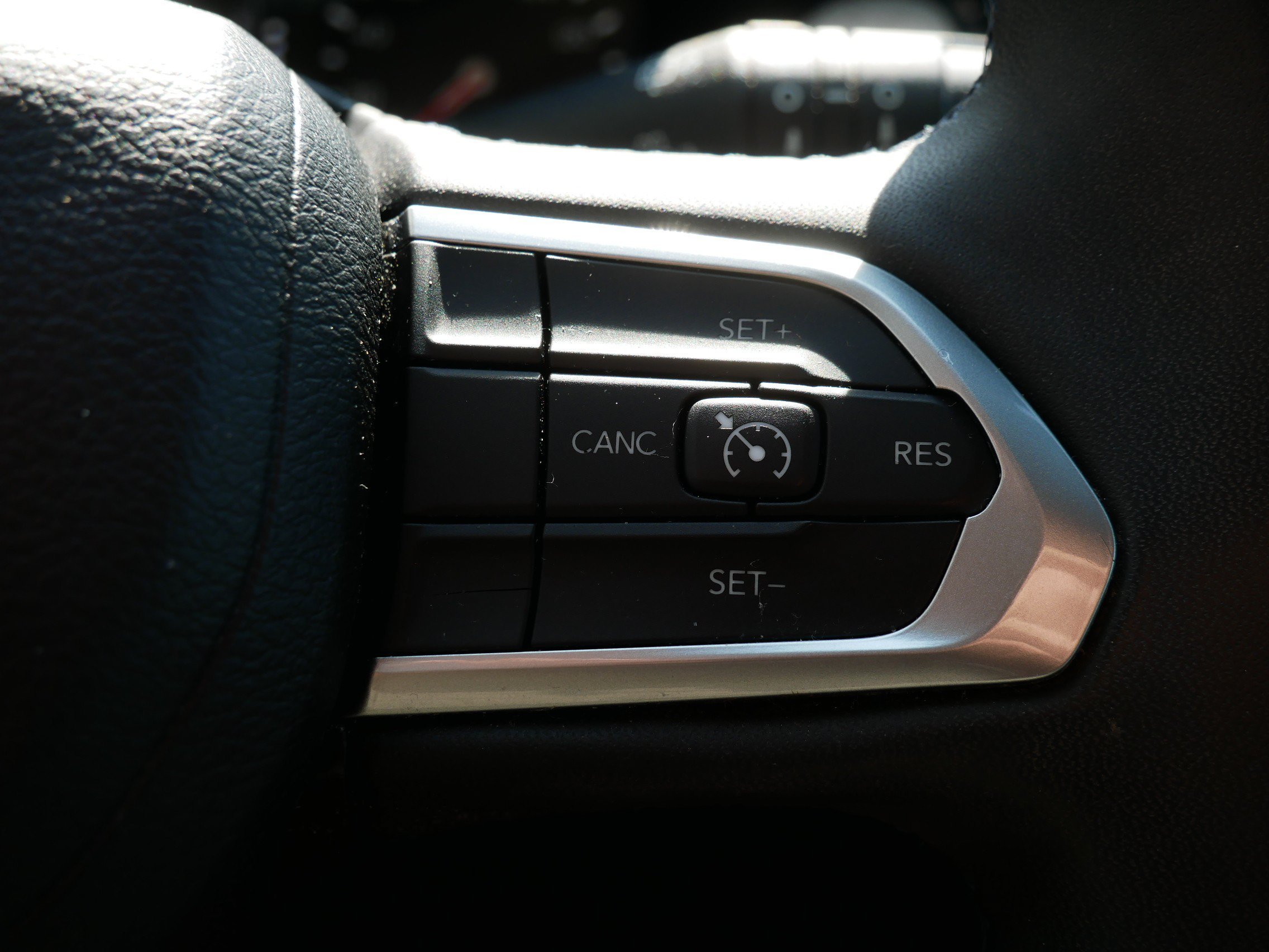 Used 2022 Velvet Red Pearlcoat Jeep Latitude image 26