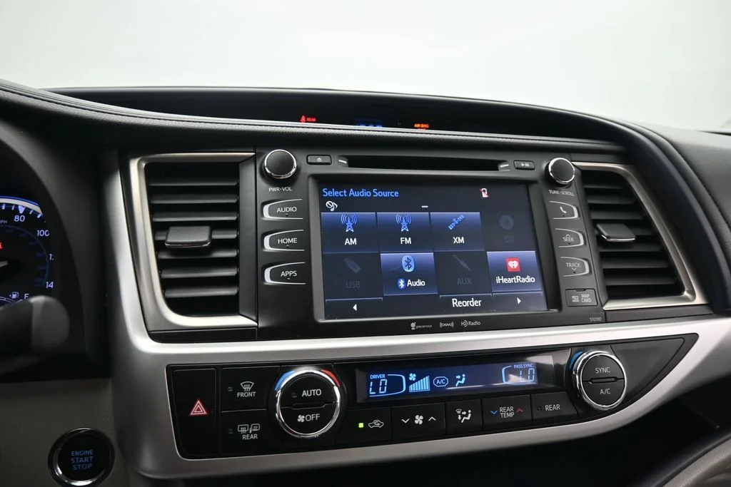 Used 2019 Gray Toyota XLE image 20