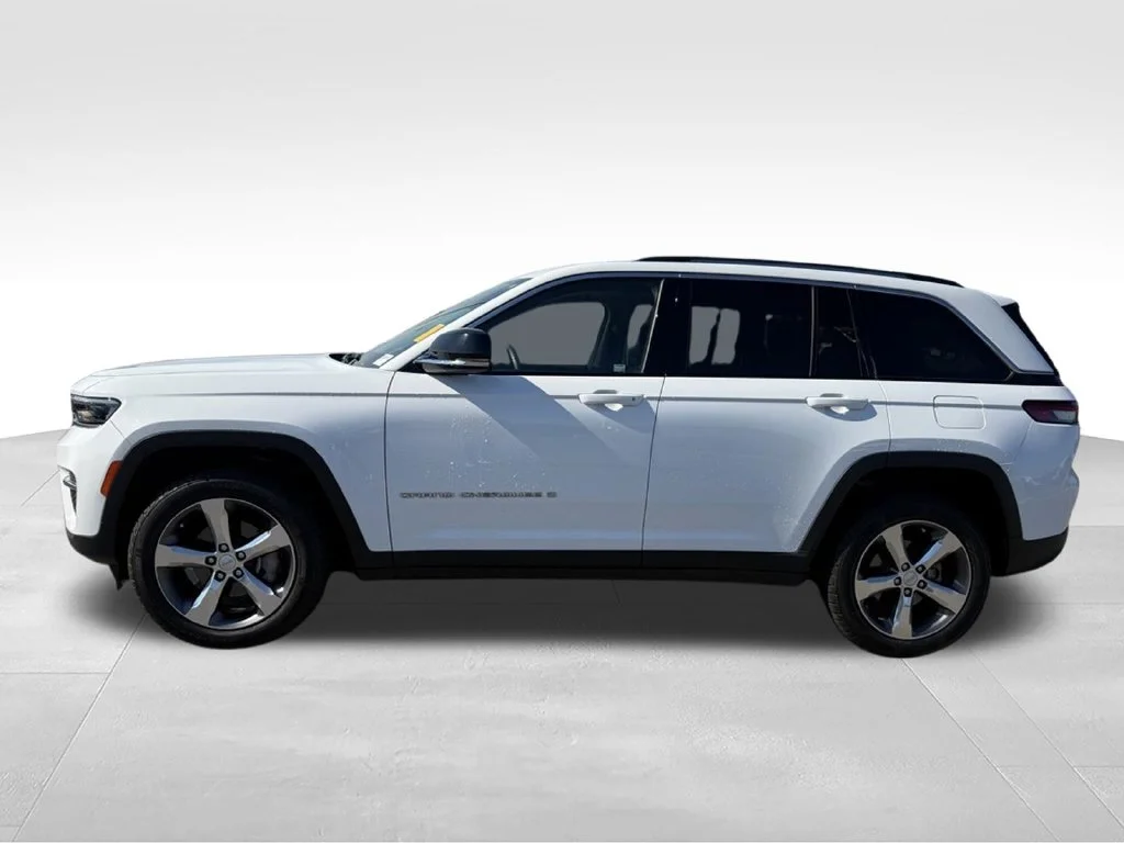 Used 2022 White Jeep Limited image 2