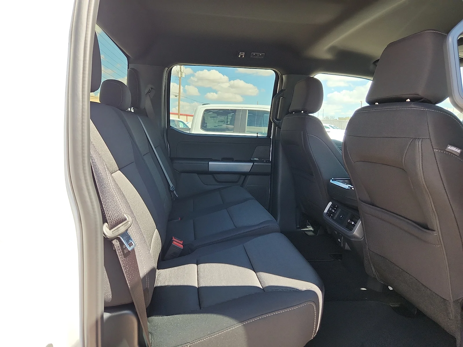 New 2026 Oxford White Ford XLT image 19
