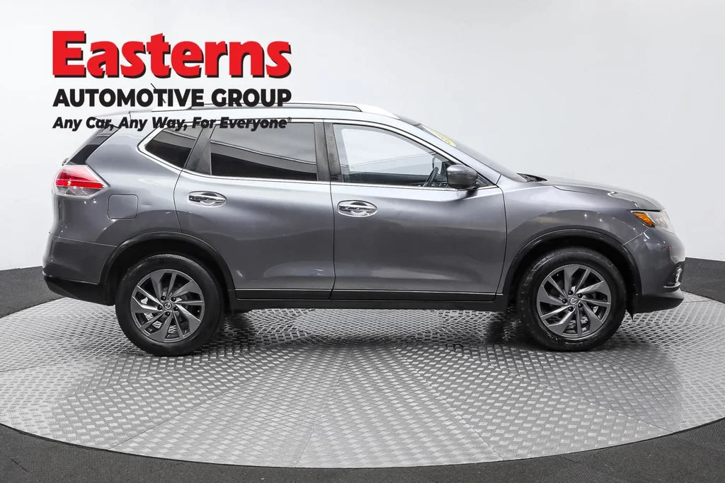 Used 2016 Gray Nissan SL image 4