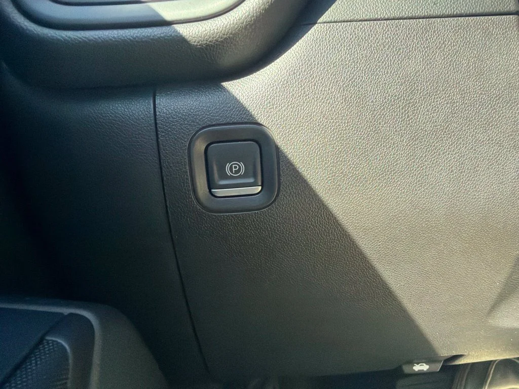Used 2022 SUMMIT WHITE Chevrolet Custom image 18