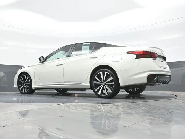 Used 2022 White Nissan 2.5 SR image 19