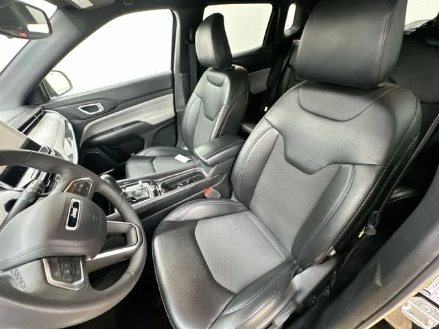 Used 2024 Black Jeep Latitude image 14