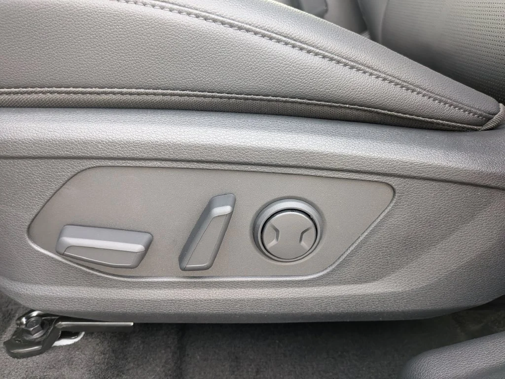 New 2027 Snow White Pearl Kia EX image 41