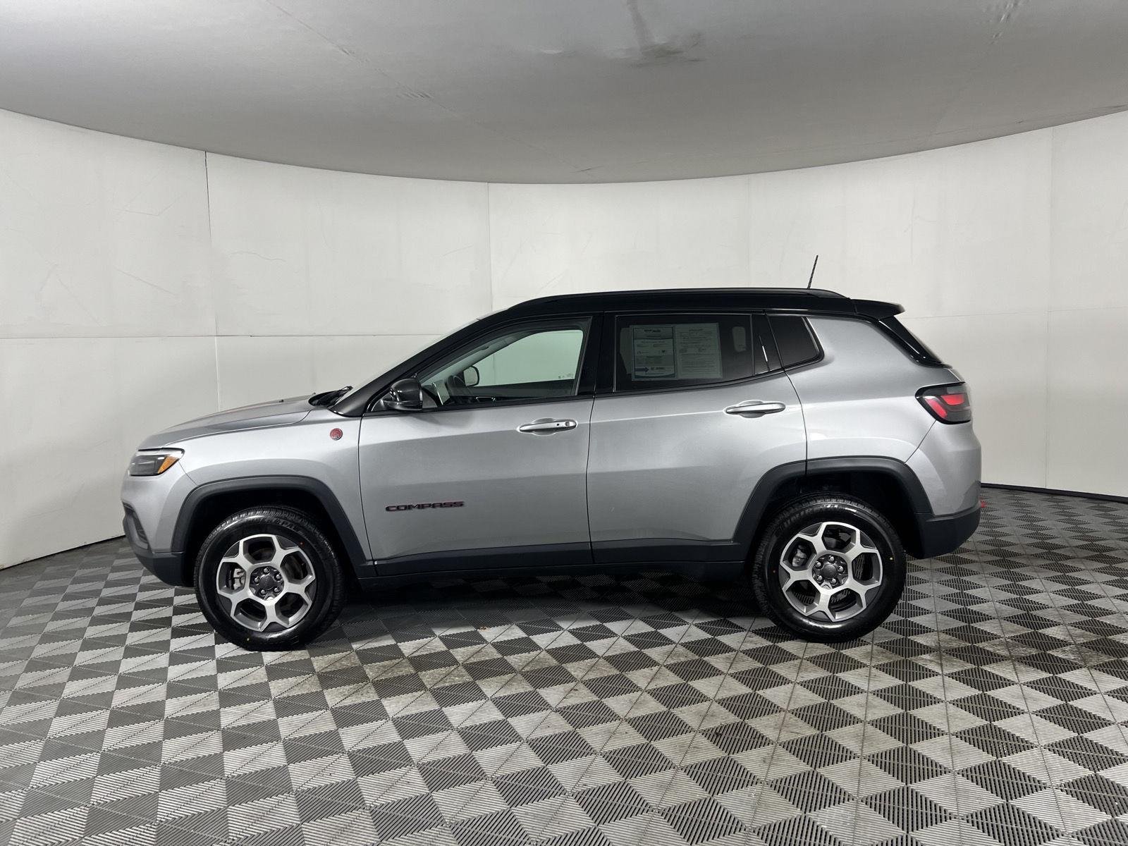 Used 2022 Billet Silver Metallic Clearco Jeep Trailhawk image 17