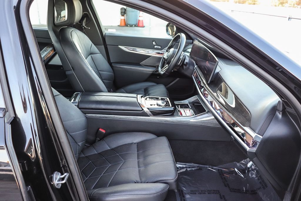 Used 2024 Black Sapphire Metallic BMW 740i image 20