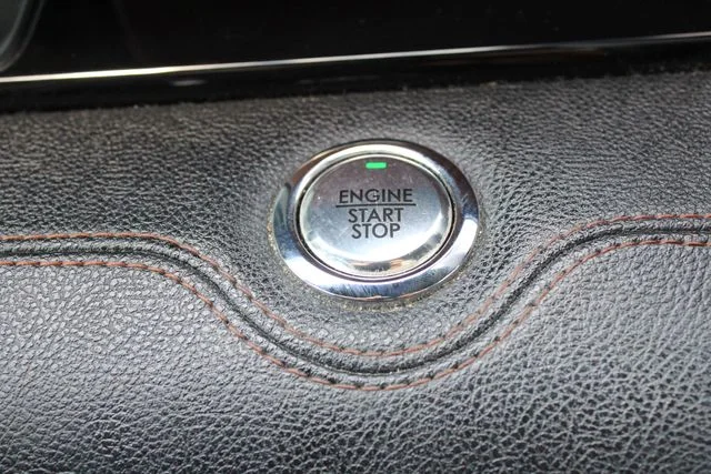 Used 2019 White Lincoln Reserve image 14