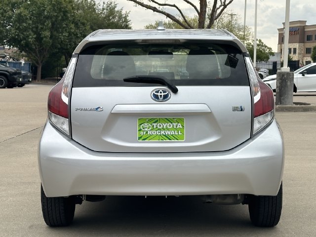 Used 2015 Silver Toyota Three image 4