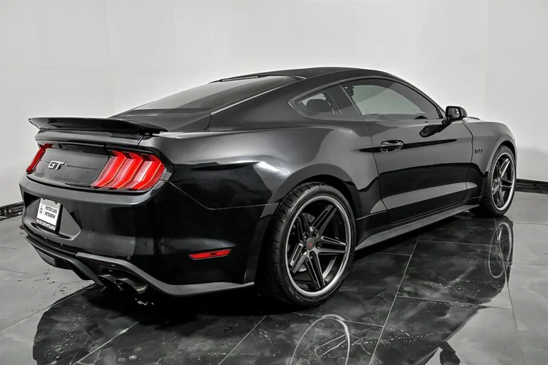 Used 2018 Shadow Black Ford GT Premium image 9