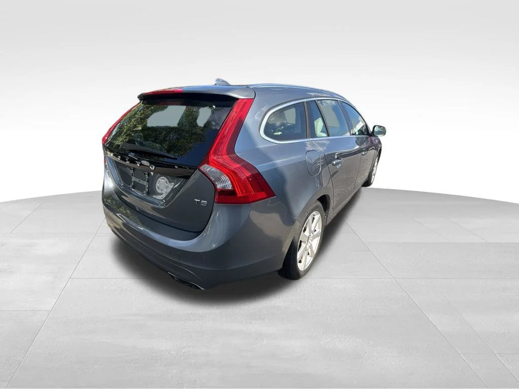 Used 2017 Gray Volvo T5 Premier image 5
