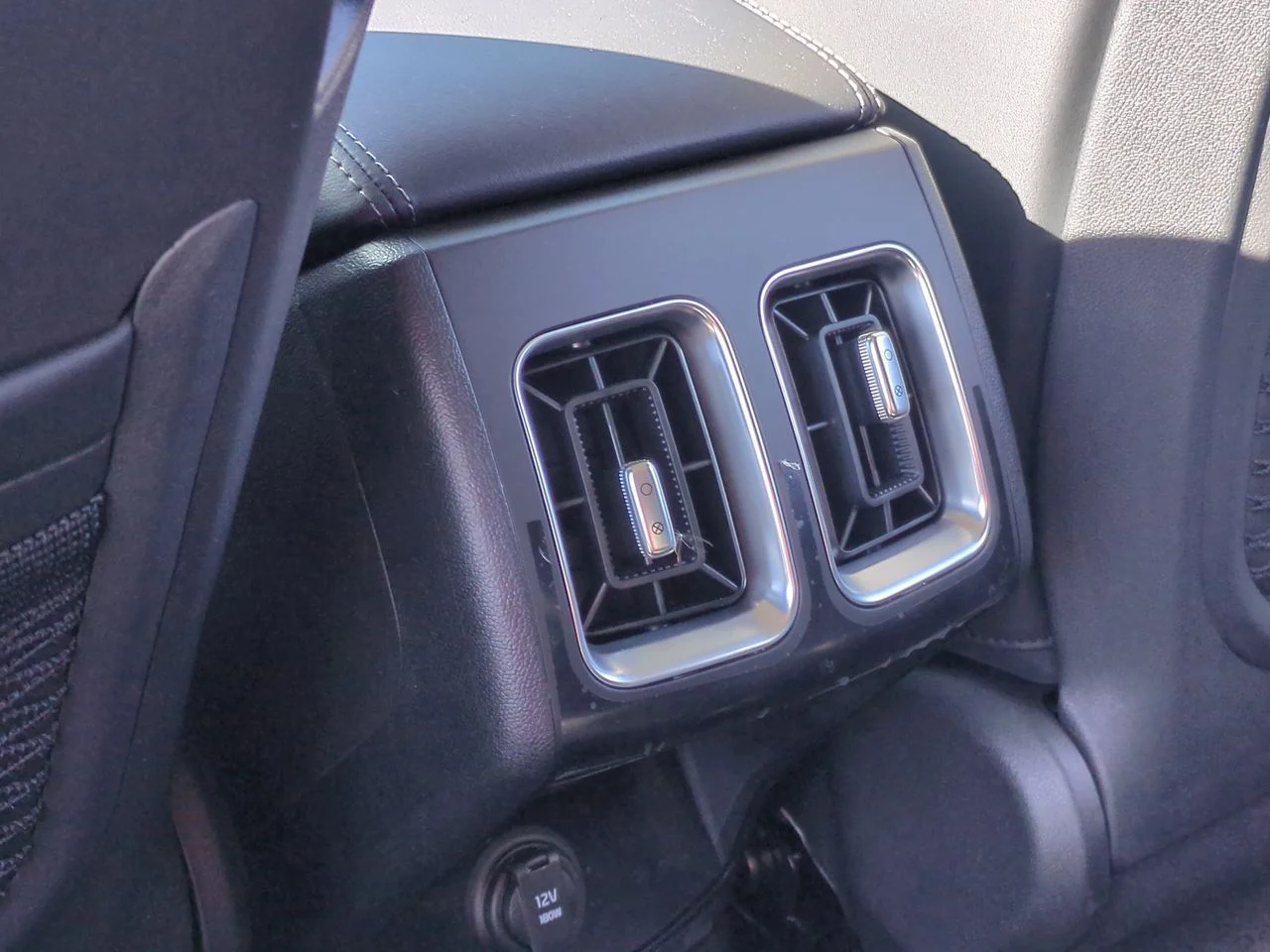 New 2026 Snow White Pearl Kia EX image 21