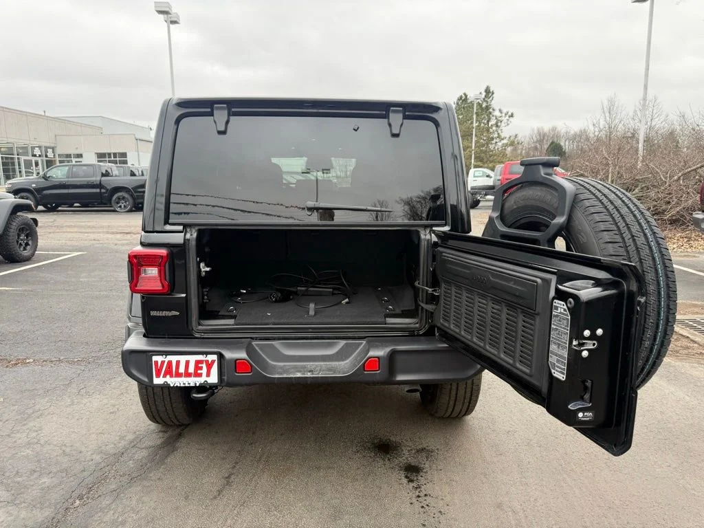 Used 2025 Black Jeep Sahara 4xe image 39