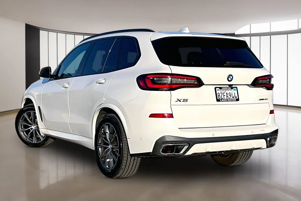 Used 2021 White BMW xDrive40i image 4