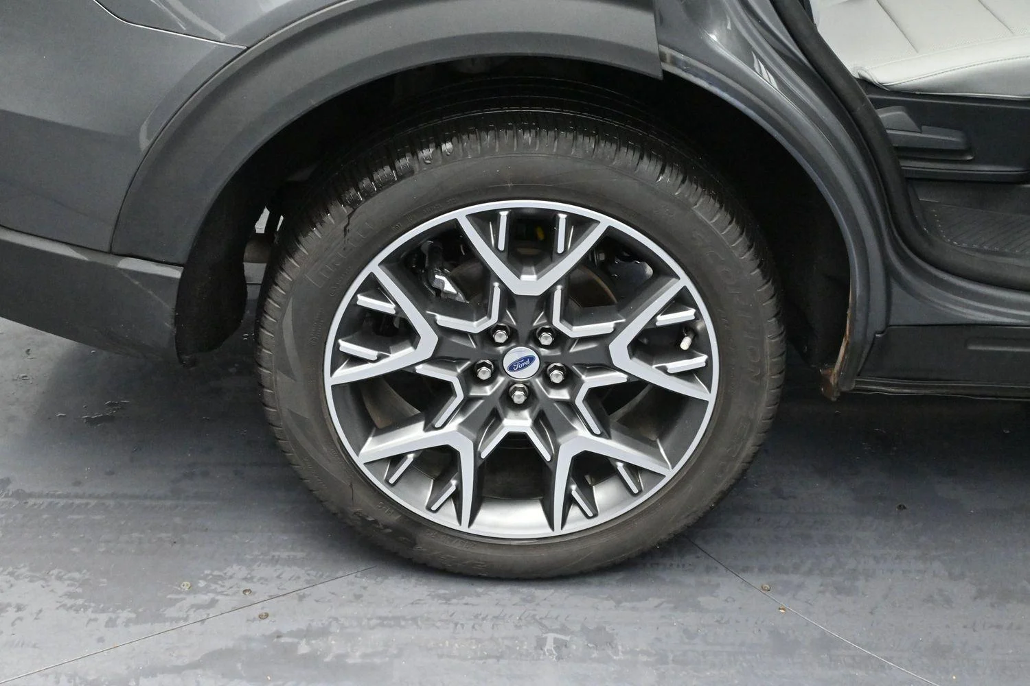 Used 2025 Carbonized Gray Ford Platinum image 37