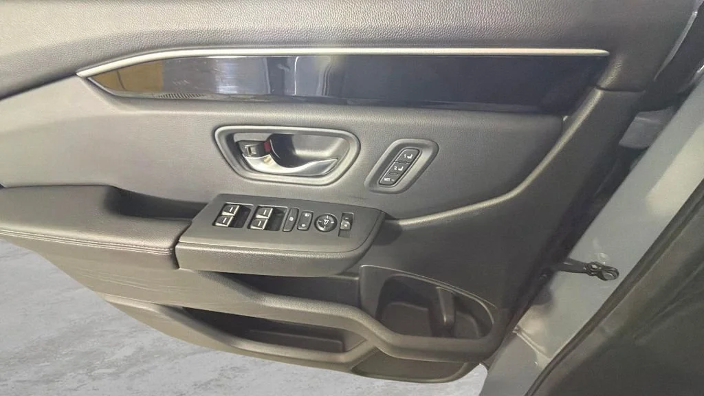Used 2025 Gray Honda Touring image 26