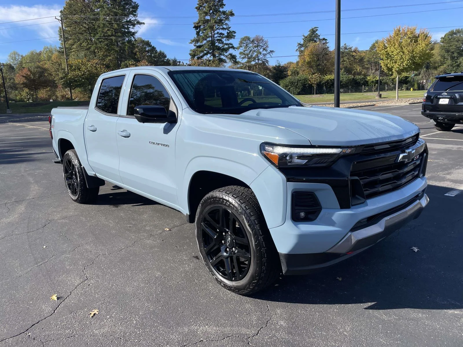 Certified Used 2025 Snowdrift Metallic Chevrolet Z71 image 1