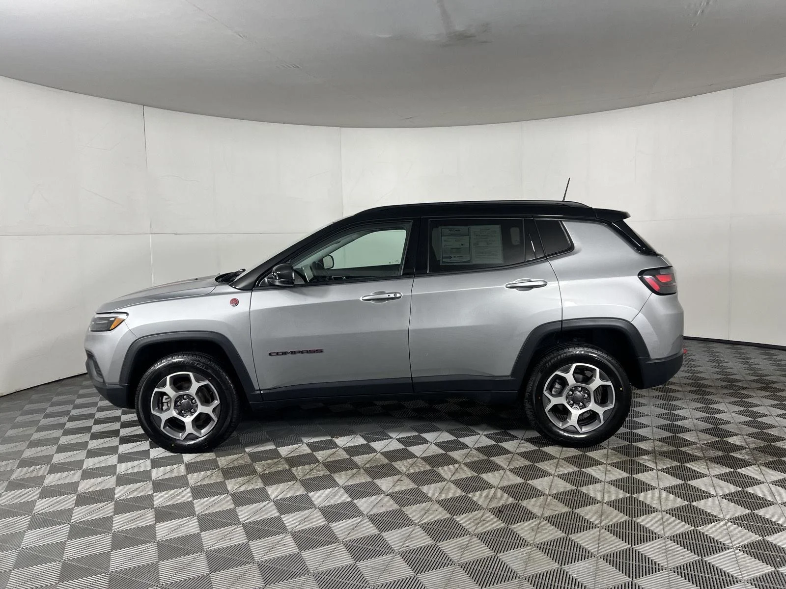 Used 2022  Jeep Trailhawk image 17