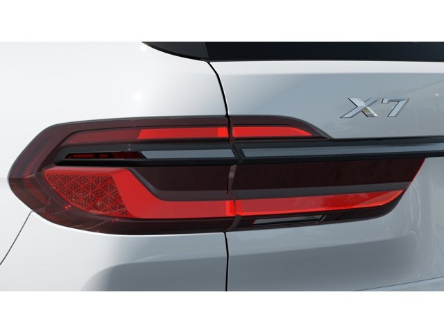 New 2027 White BMW X7 40i image 8