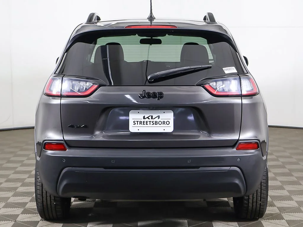 Used 2019 Gray Jeep Latitude Plus image 10