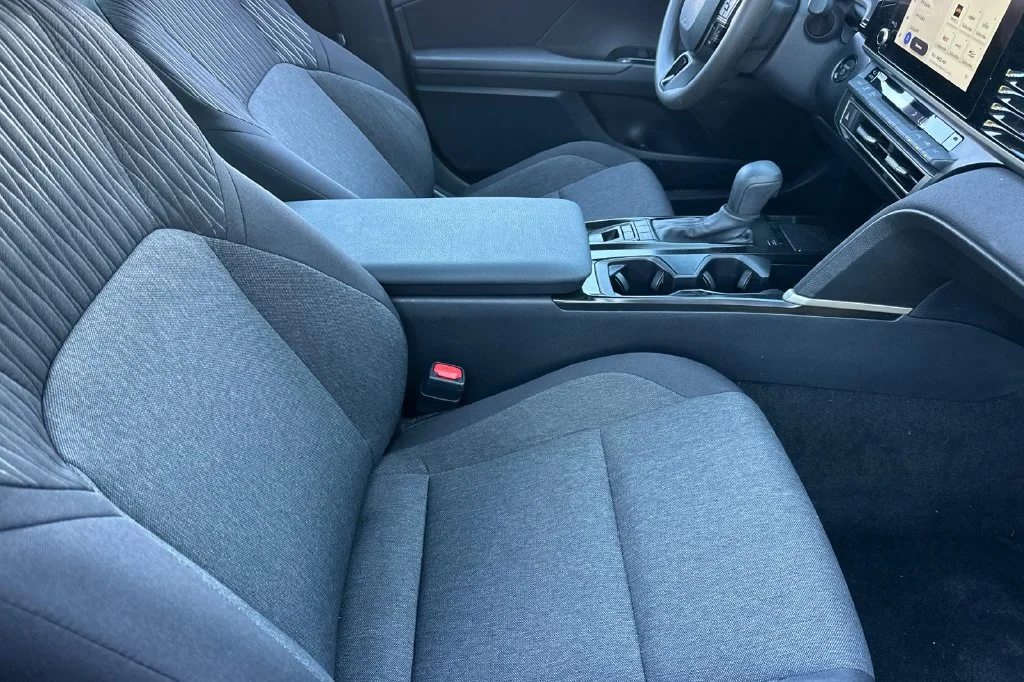 Certified Used 2025  Toyota LE image 15