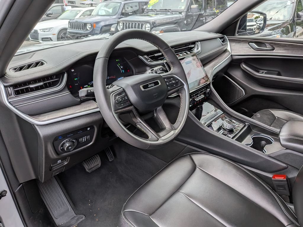 Used 2024 Silver Jeep 4xe image 14