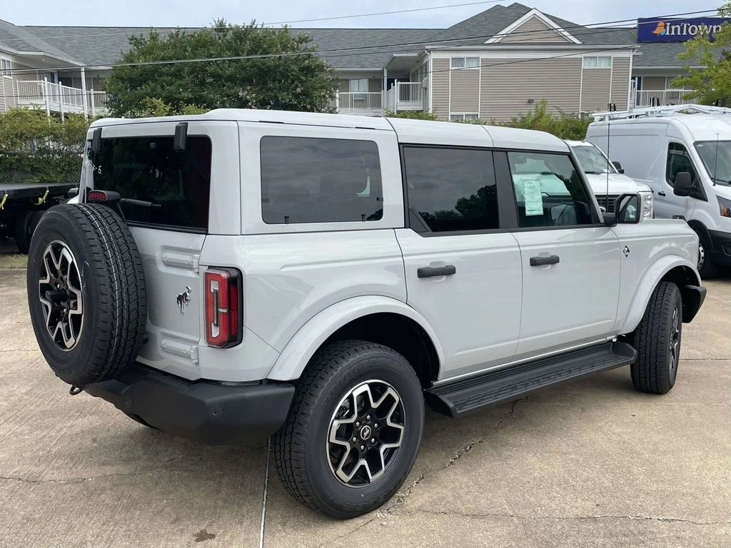 New 2026 Avalanche Gray Ford Outer Banks image 3