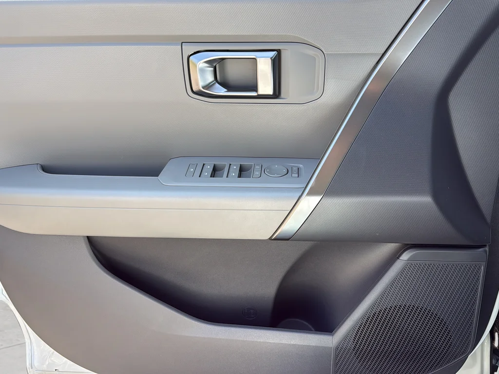 New 2027 Snow White Pearl Kia LX image 29
