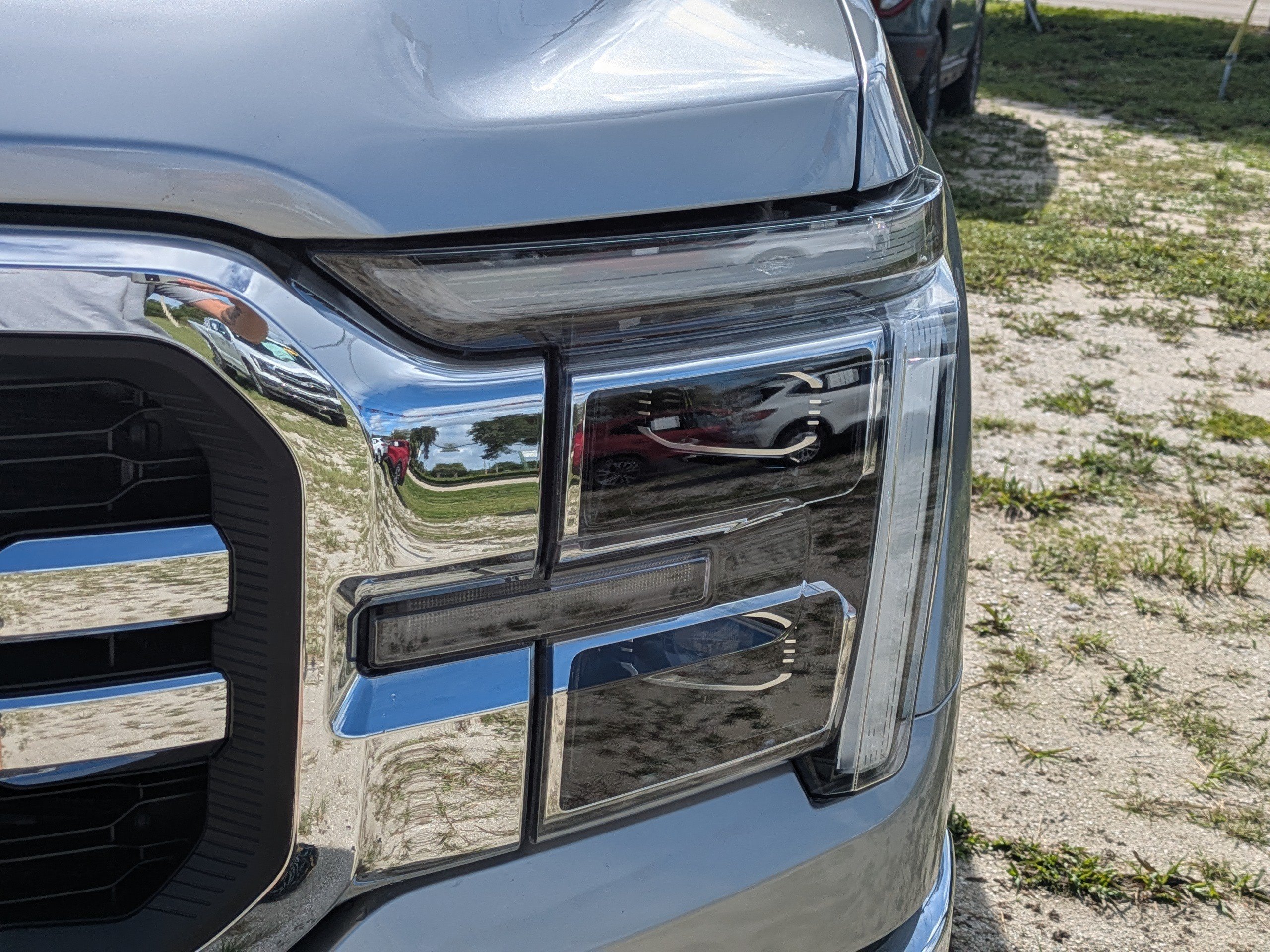 Used 2025 Silver Ford LARIAT image 10