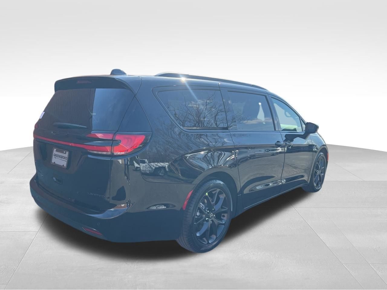 New 2026 Diamond Black Crystal Pearl-Coat Exterior Paint Chrysler Limited image 5