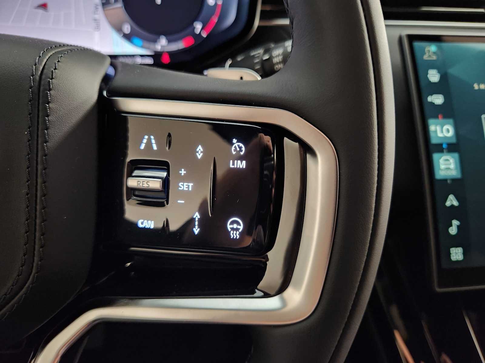 New 2027 Fuji White Land Rover SE image 28