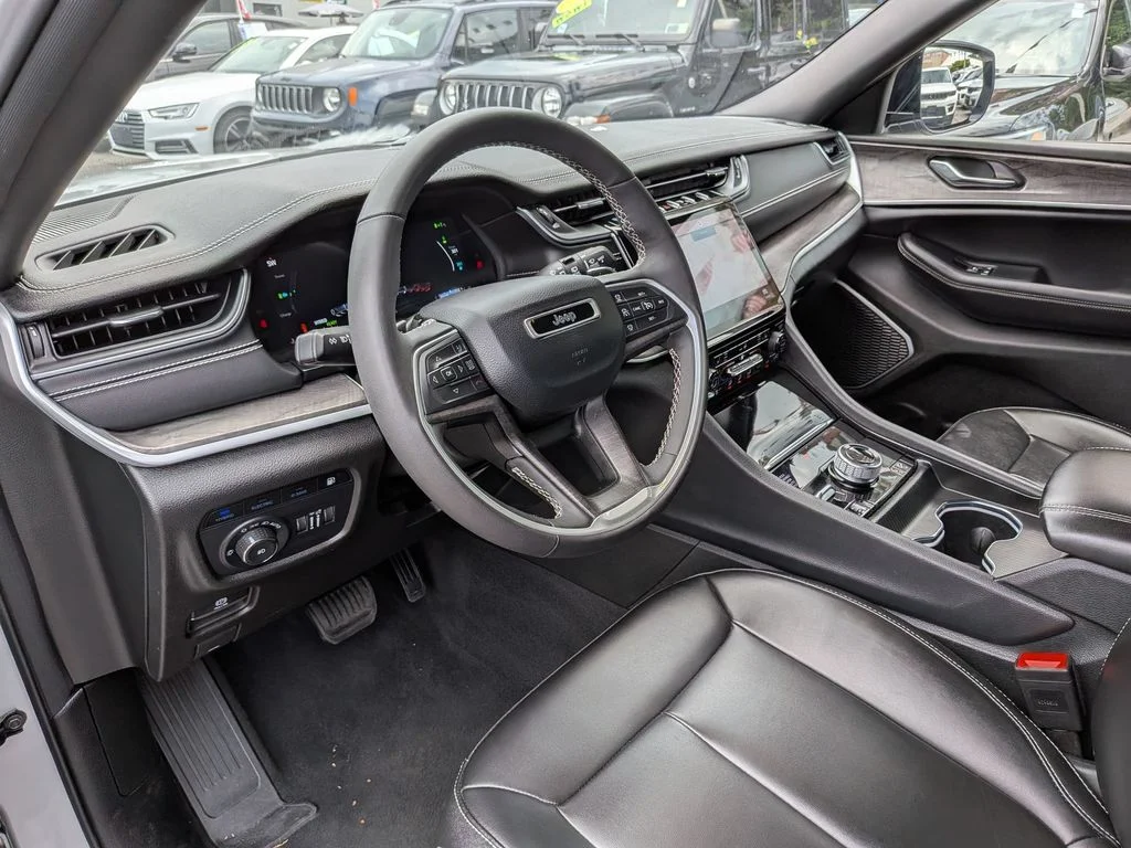 Used 2024 Silver Jeep 4xe image 14