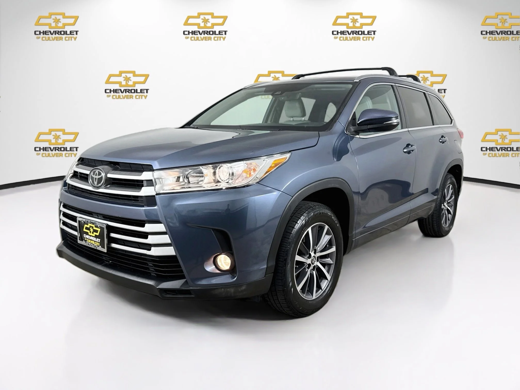Used 2018 Blue Toyota SE image 3