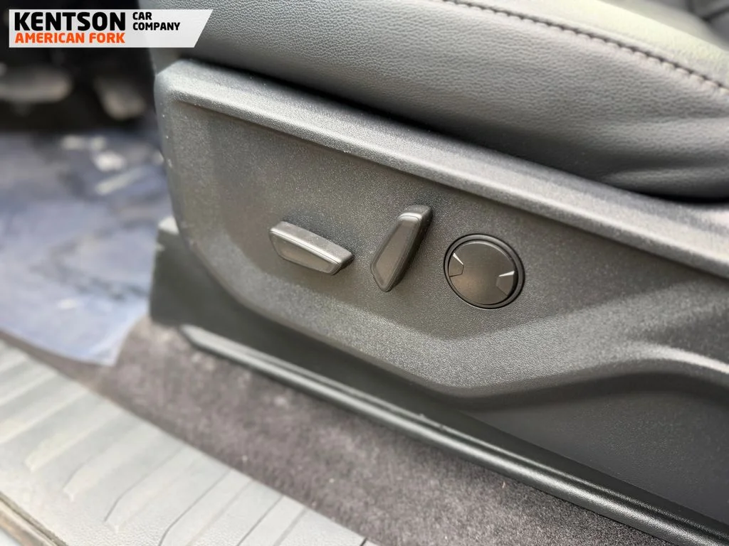 Used 2024 Silver Ford XLT image 28