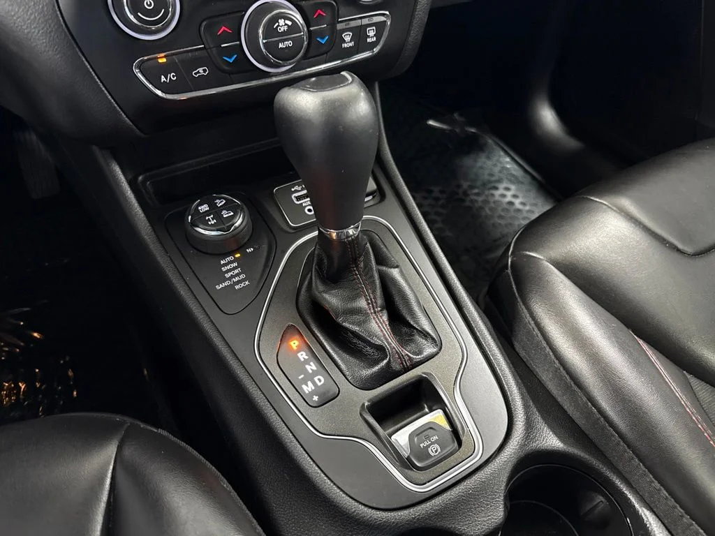 Used 2021 Beige Jeep Trailhawk image 25