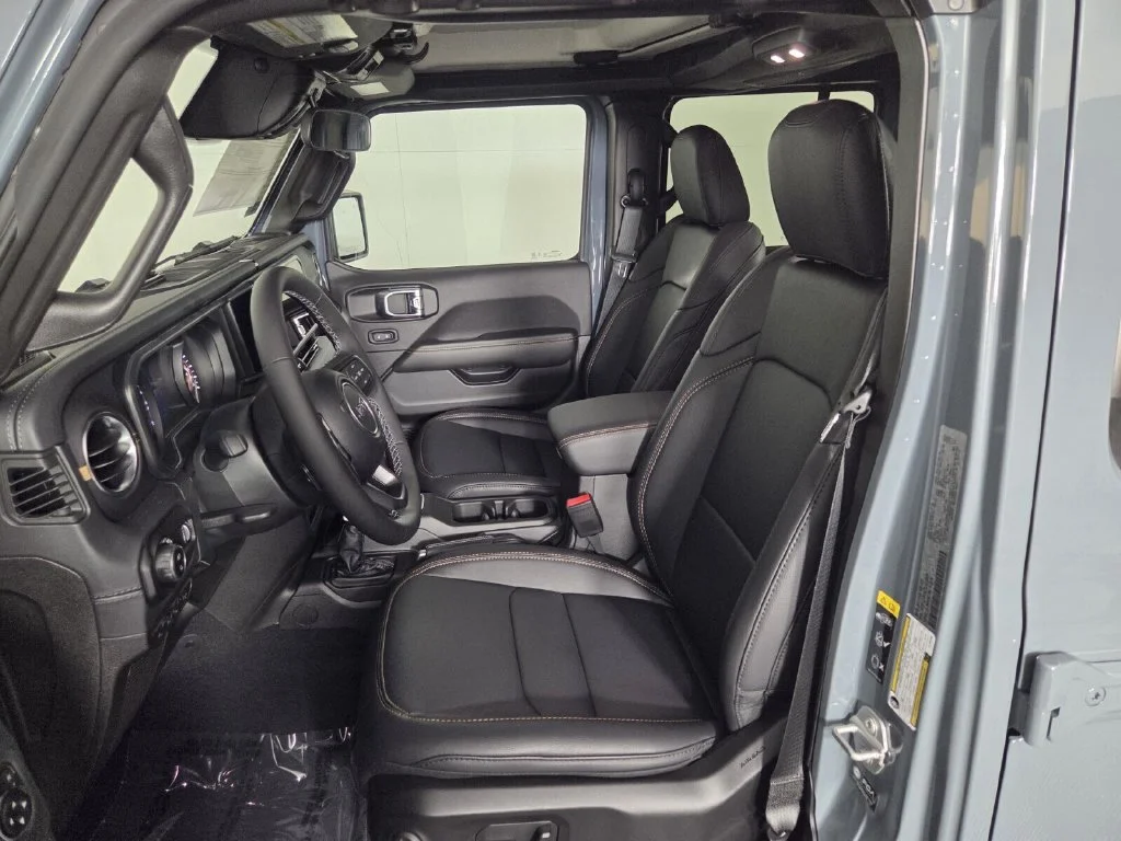 New 2026 Anvil Clear-Coat Exterior Paint Jeep Sahara image 9