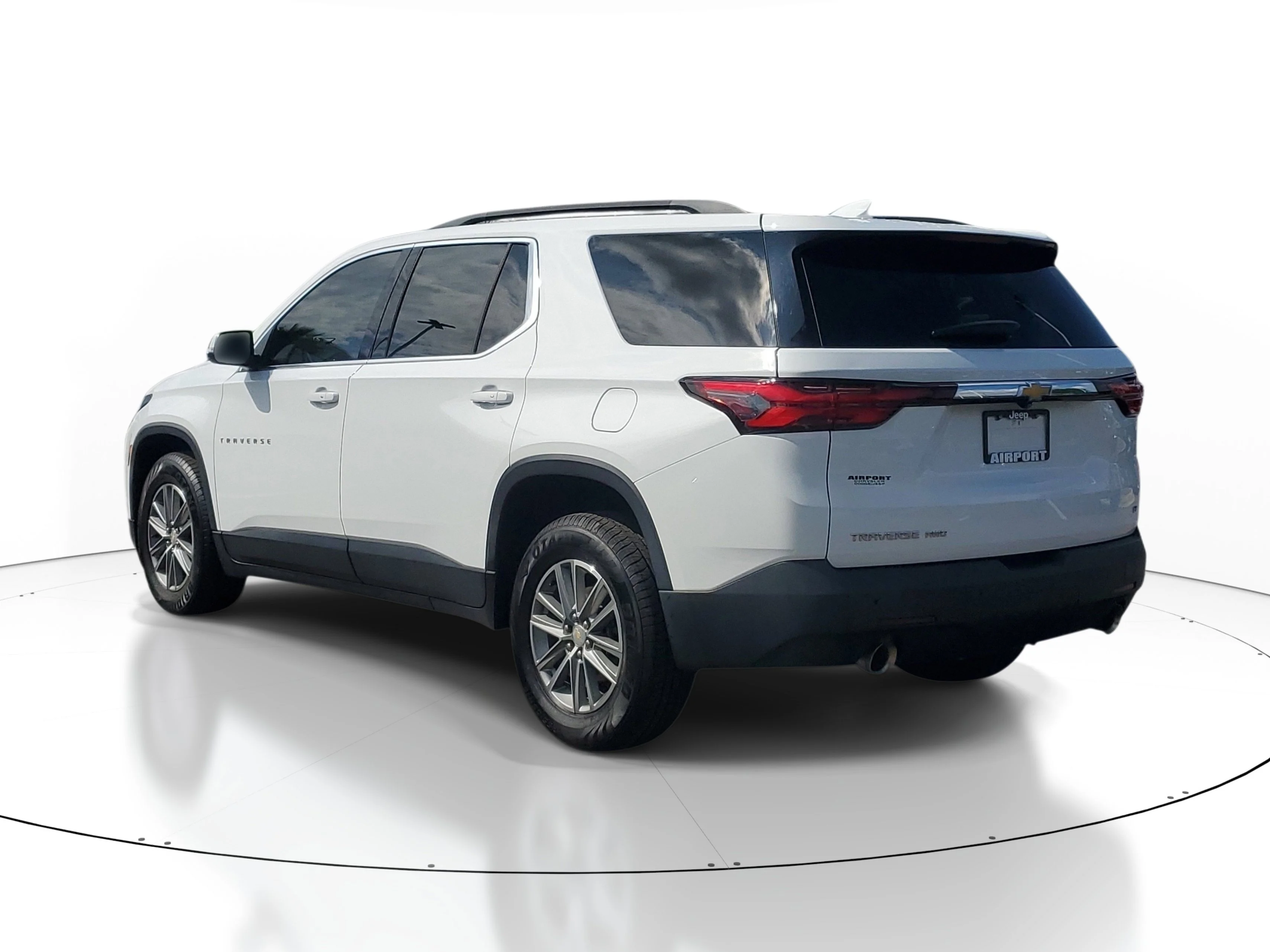 Used 2023 Summit White Chevrolet LT Cloth image 4