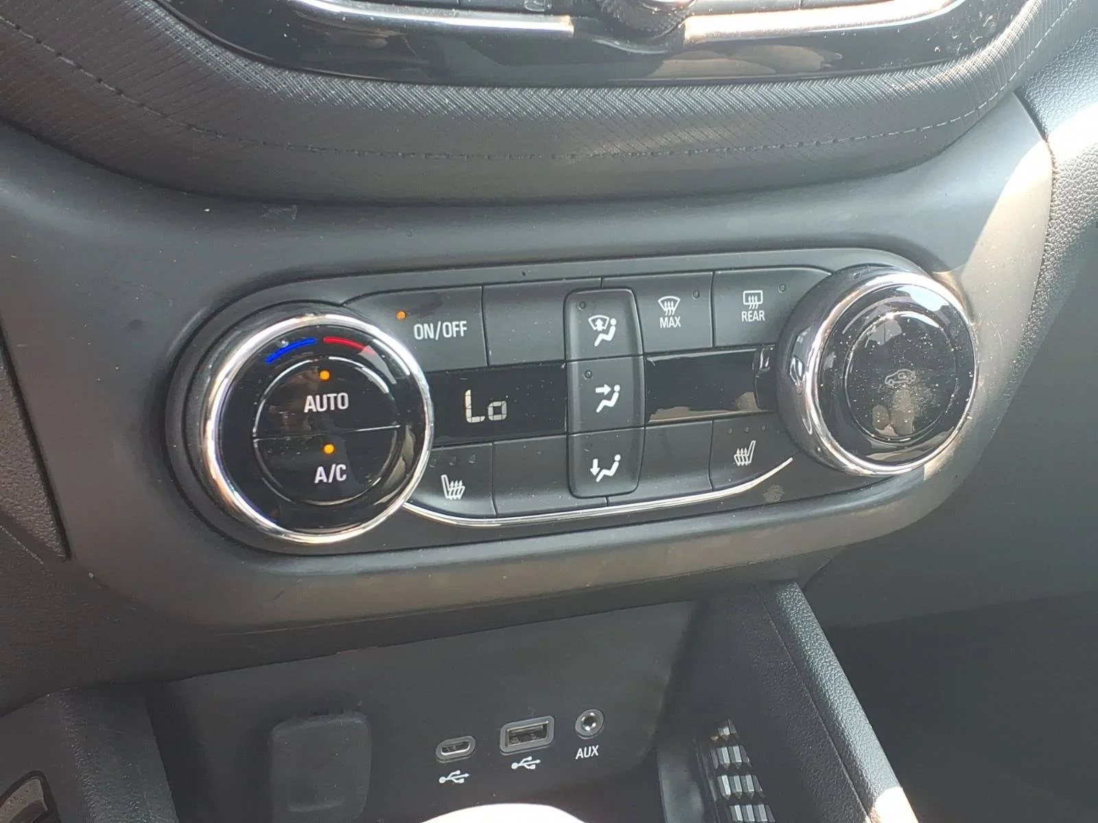 Used 2022 Summit White Chevrolet LT image 9