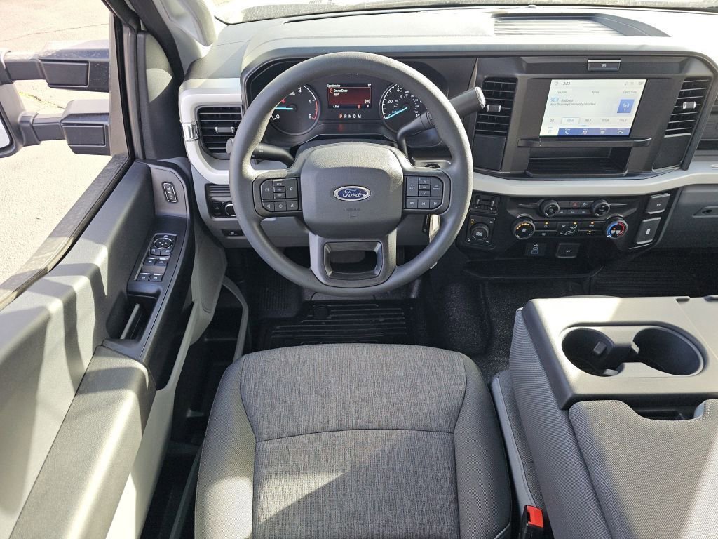 New 2026 Oxford White Ford XL image 4