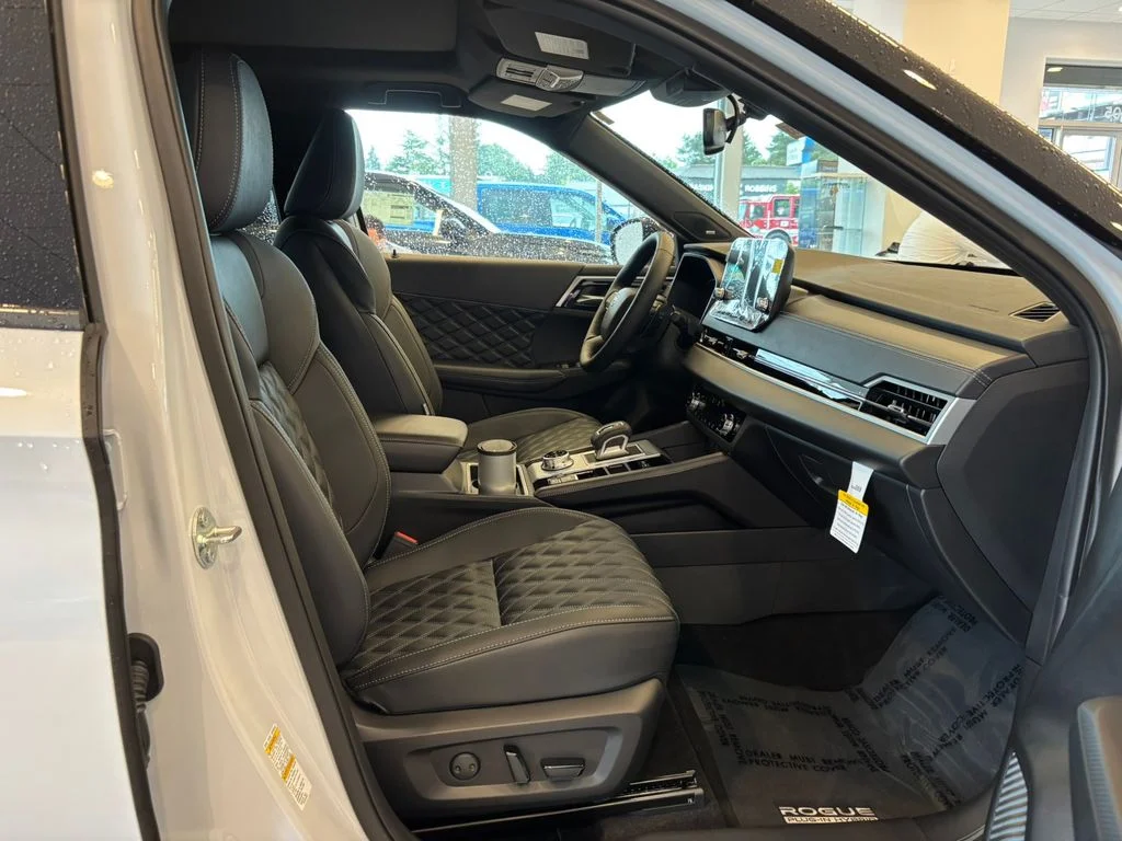 New 2026 White Nissan Platinum image 19